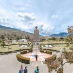Das Äquatordenkmal bei Quito