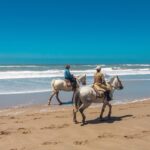 Reiten entlang der Küste Uruguys