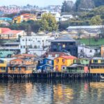 Bunte Pfahlbauten (Palafitos) auf Chiloé