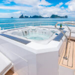 Yacht Tribute – Whirlpool auf dem Sonnendeck
